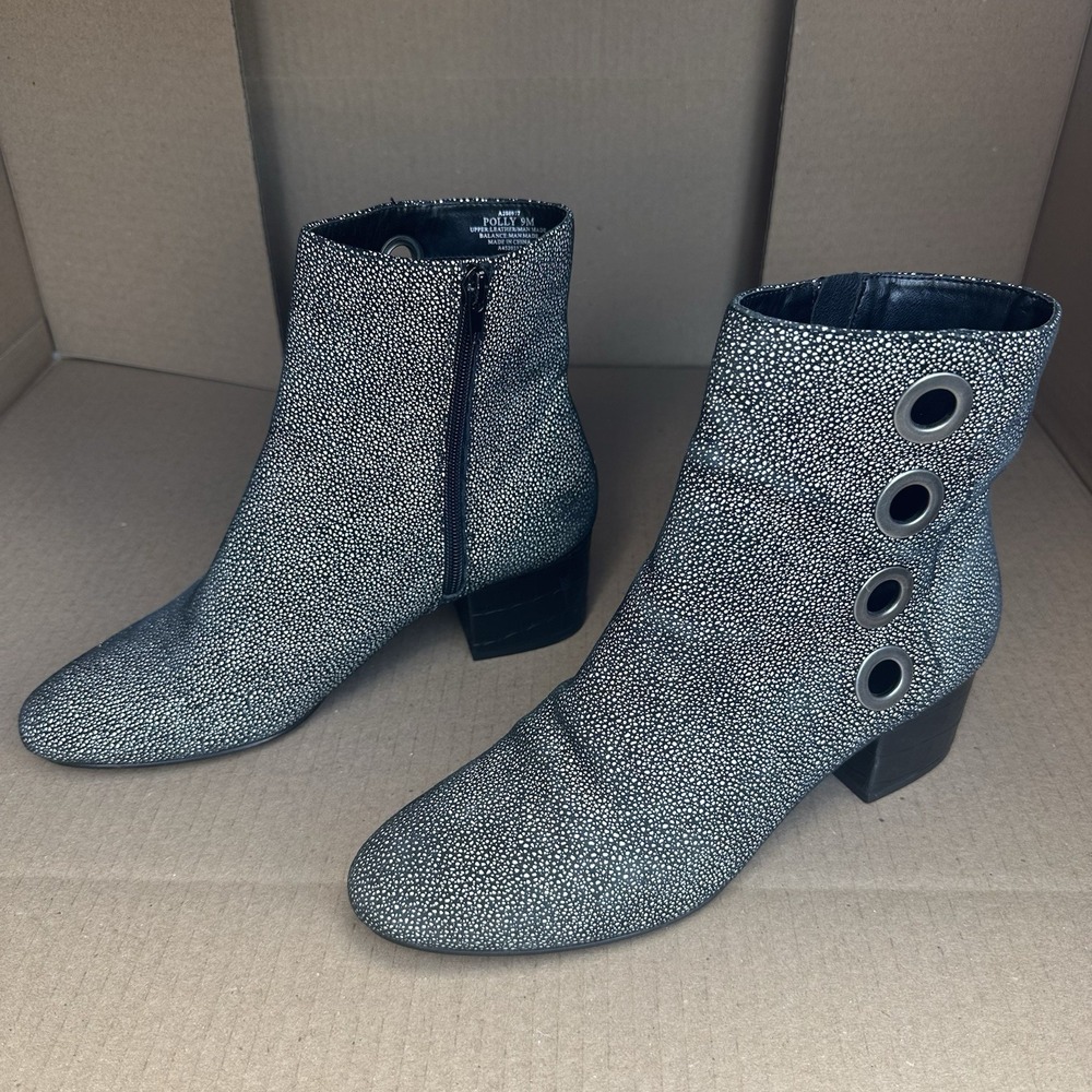 LOGO by Lori Goldstein Polly Ankle Boots with Grommets Gray Blk Women's Sz 9M - Picture 2 of 11